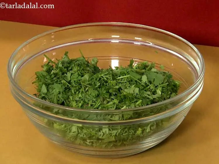 Step 1 – To make green chutney for&nbsp;<strong>chilli cheese toast recipe | veg chilli cheese toast on sandwich …