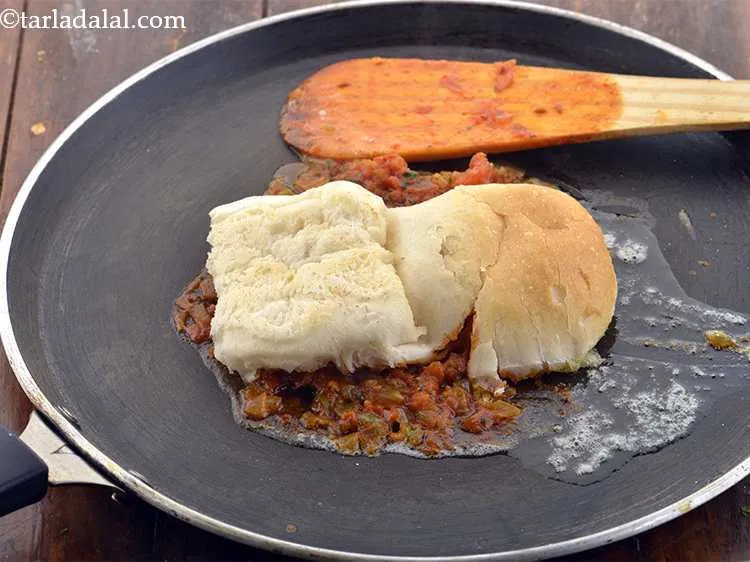 Step 25 – Place the slit pav on the masala.