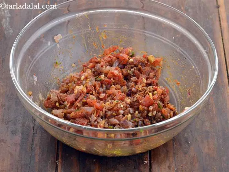 Step 9 – Mix well so that the masalas are spread evenly.