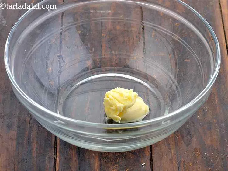 Step 1 – <strong>For the microwave masala pav recipe</strong>, in a microwave safe bowl take oil and butter.