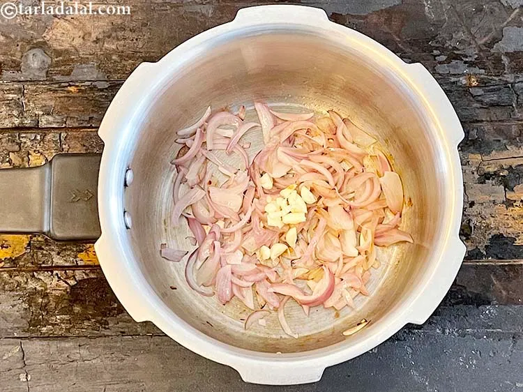 Step 10 – Add&nbsp;<meta charset="UTF-8" />1/2 tsp&nbsp;<a href="glossary-crushed-garlic-870i">crushed garlic (lehsun)</a>.