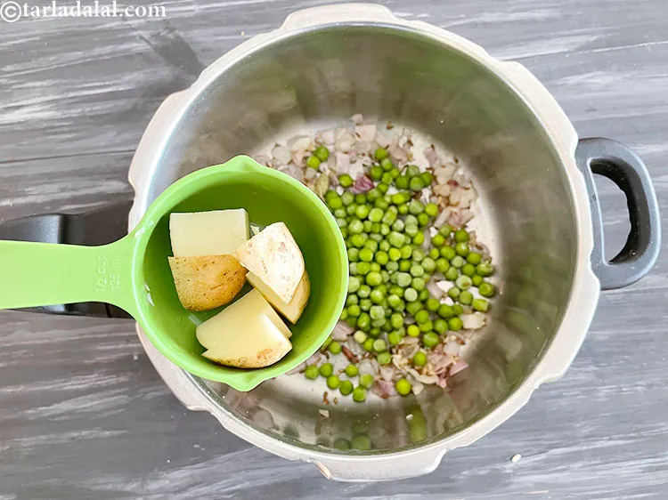 Step 24 – Add&nbsp;<meta charset="UTF-8" />1/4 cup&nbsp;<a href="glossary-potato-cubes-725i">potato cubes</a>&nbsp;(unpeeled).