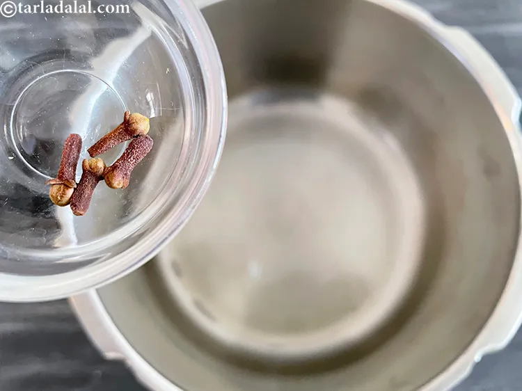 Step 14 – Add&nbsp;<meta charset="UTF-8" />4&nbsp;<a href="glossary-cloves-322i">cloves (laung / lavang)</a>.