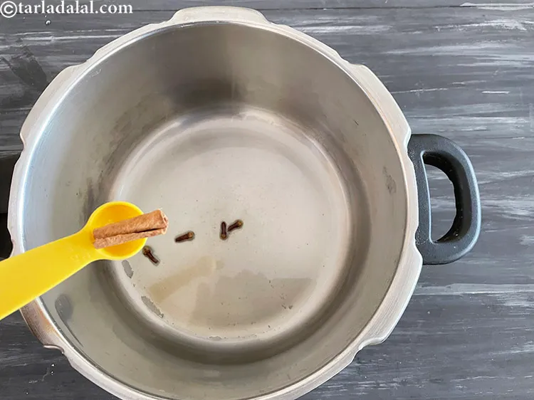 Step 15 – Add&nbsp;<meta charset="UTF-8" />1&nbsp;small stick&nbsp;<a href="glossary-cinnamon-dalchini-346i">cinnamon (dalchini)</a>.