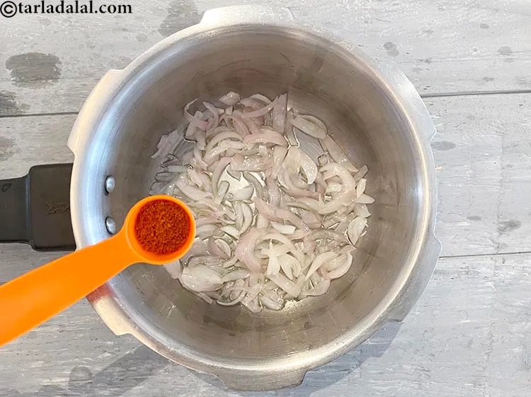 Step 10 – <meta charset="UTF-8" /> Add&nbsp;1/2 tsp&nbsp;<a href="glossary-chilli-powder-red-chilli-powder-339i">chilli powder</a>.