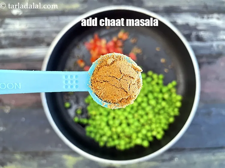 Step 22 – Add&nbsp;<meta charset="UTF-8" />1/2 tsp&nbsp;<a href="glossary-chaat-masala-300i">chaat masala</a>.