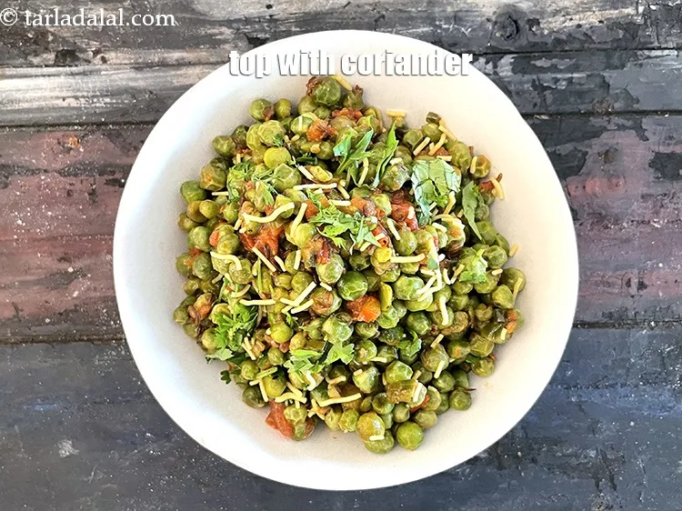 Step 30 – Top <strong>matar chaat | healthy green peas chaat | quick matar chaat |</strong>&nbsp;&nbsp;with coriander.