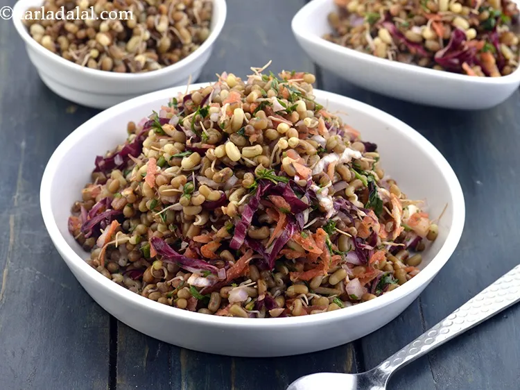 स्टेप 27 – स्वस्थ रात का खाना बनाने के लिए इसे&nbsp;<a href=""https://www.tarladalal.com/matki-salad-healthy-moath-bean-salad-hindi-42460r"">मटकी का …