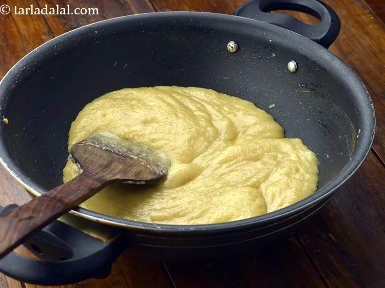 स्टेप 19 – मध्यम आंच पर 5 मिनट तक पकाएं, बीच-बीच में हिलाते …