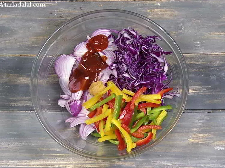 स्टेप 7 – इसके बाद टमाटर केचप डालें। यह दही मेयो सैंडविच को …