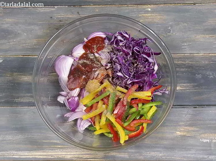 स्टेप 8 – अंत में, टबैस्को सॉस डालें। यह पूरी तरह से वैकल्पिक …