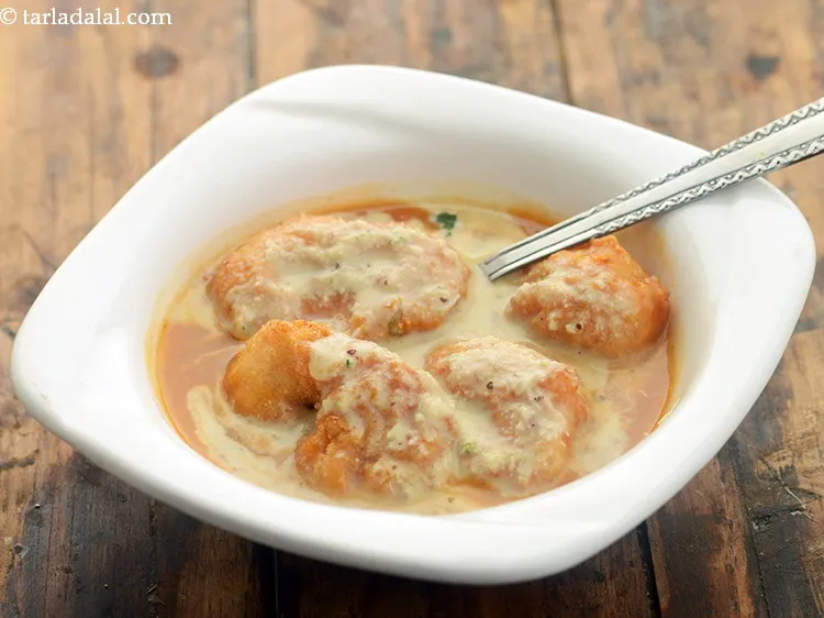 Step 39 – This is how the&nbsp;<strong>Mumbai roadside medu vada recipe </strong>&nbsp;is served on the streets of mumbai, …