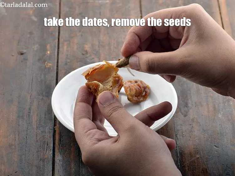 Step 4 – For the&nbsp;<strong>Meetha Chutney</strong>, take the dates. If they are with seeds, remove them.