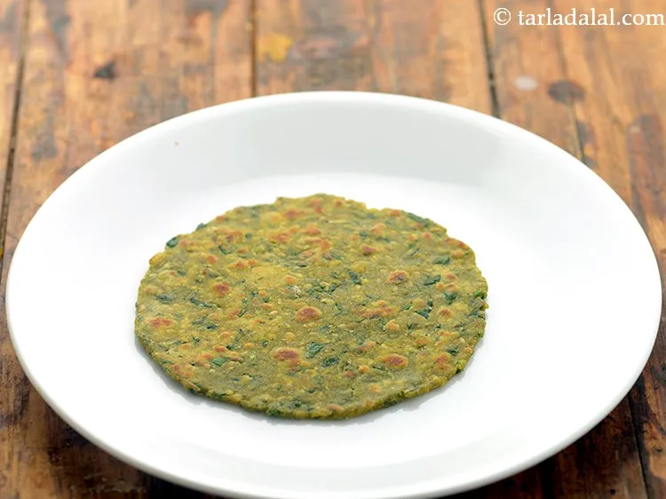 Step 14 – Repeat steps 3 and 4 to make 5 more methi bajra parathas.