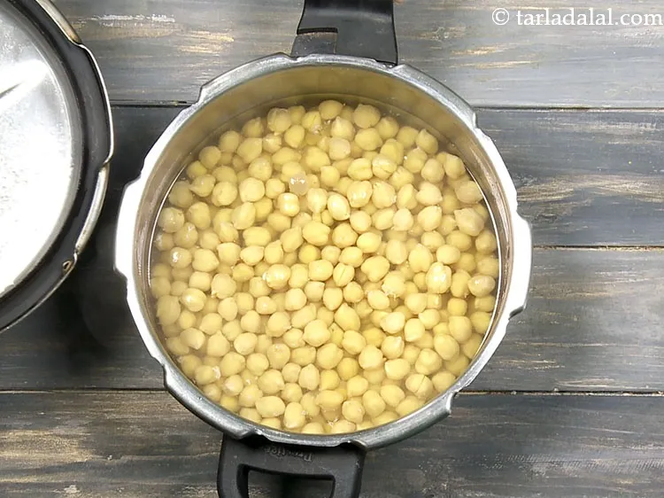 Step 3 – The kabuli chana for this recipe should be well cooked and not mushy.&nbsp;