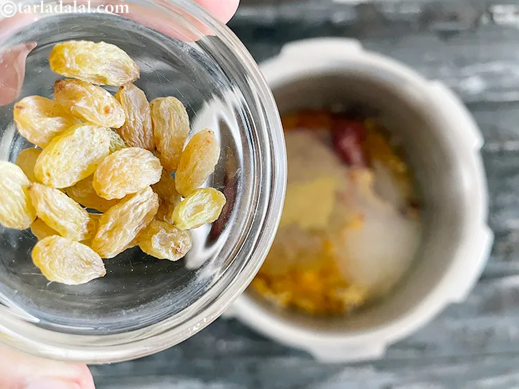 Step 25 – Add&nbsp;<meta charset="UTF-8" />1 tbsp&nbsp;<a href="glossary-raisins-kishmish-kismis-597i">raisins (kismis)</a>.