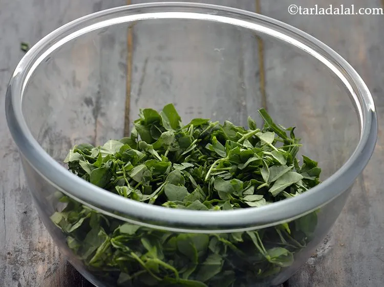Step 5 – Transfer the chopped methi leaves in a deep bowl.