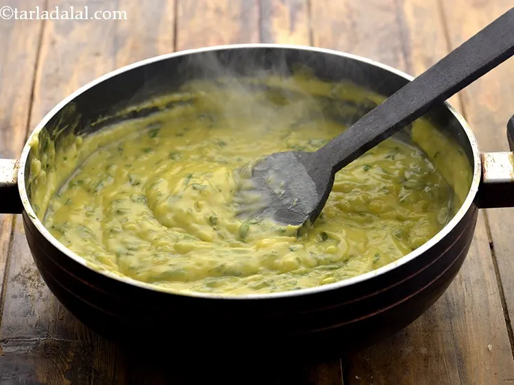 Step 17 – Mix&nbsp;<b><span style="font-size: 12pt; font-family: Cambria;">healthy methi pitla |&nbsp;methiche pithle |&nbsp;&nbsp;Maharashtrian methi &nbsp;pitla |&nbsp;</span></b>&nbsp;well and cook …