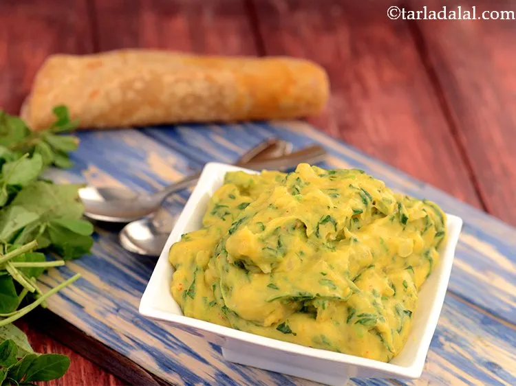 Step 18 – Serve&nbsp;<strong>healthy methi pithla</strong>&nbsp;immediately with jowar roti, garlic chutney and onions. You can also enjoy <strong>healthy …