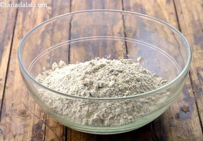 Step 2 – To make the dough for the&nbsp;<strong>thepla for travel | thepla without cuds for travel | …