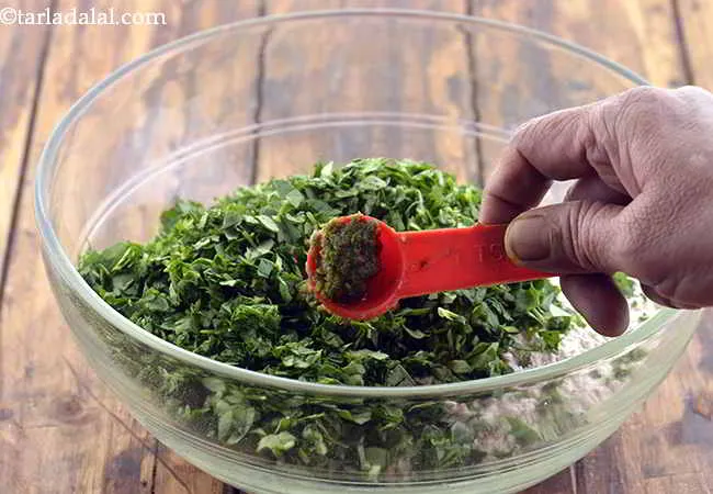 Step 4 – Add the green chilli paste for the spice.