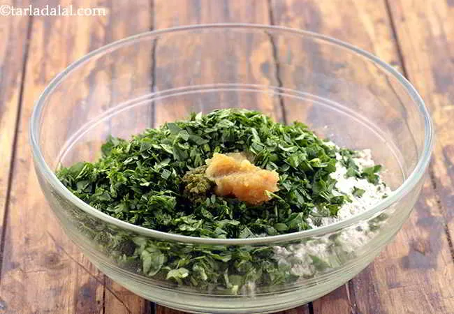 Step 5 – Add the garlic (lehsun) paste.