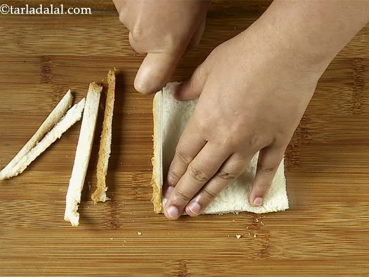 स्टेप 12 – ब्रेड का एक टुकड़ा लें और एक तेज चाकू की …