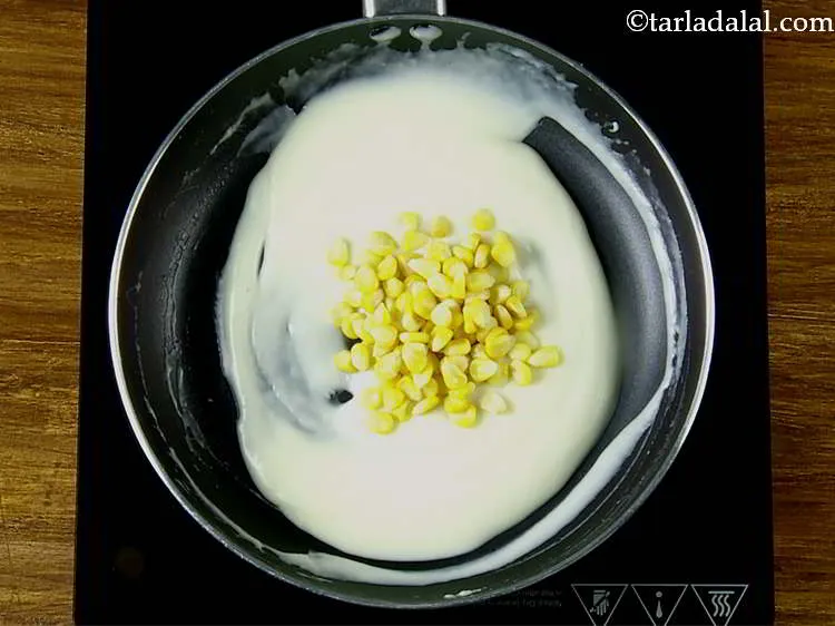 स्टेप 5 – गाढ़े मिश्रण में कॉर्न डालें। मेक्सिकन लोग विभिन्न रूपों में …