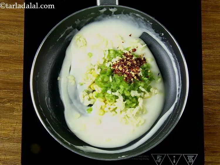 स्टेप 8 – <strong>मेक्सिकन ब्रेड रोल्स</strong> में वांछित मात्रा में मसाले के लिए …