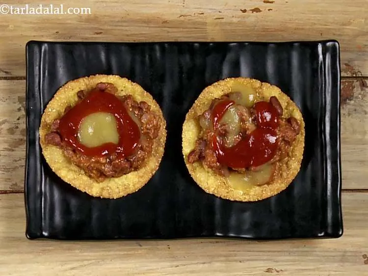 Step 51 – Then pour 1 tsp tomato-chilli sauce mixture over the green sauce.