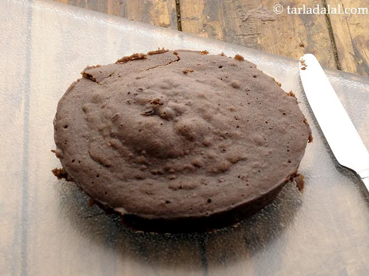Step 20 – Unmould the <strong>microwave chocolate cake</strong> carefully.