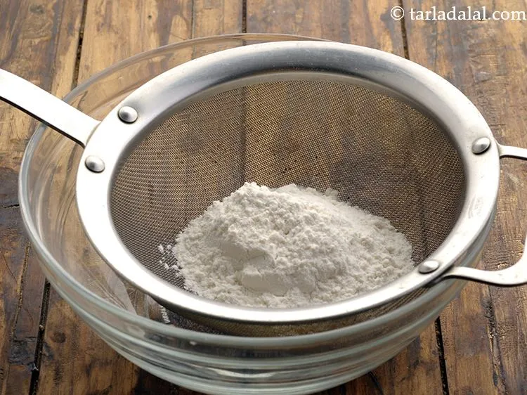 Step 5 – In another deep bowl, place a sieve and add plain flour.