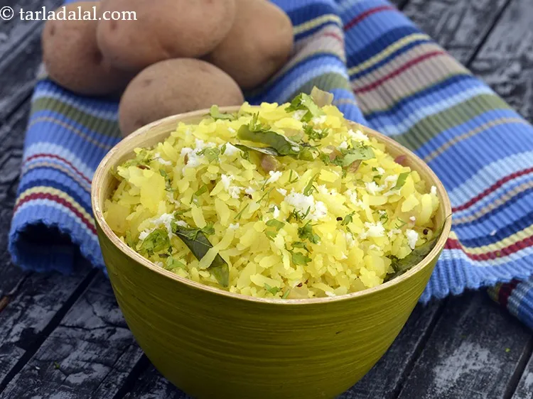 Step 28 – Serve the poha immediately, else it might dry up.