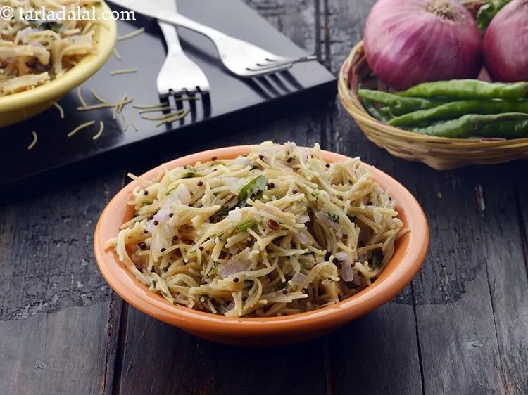 Step 21 – Serve <strong>microwave semiya upma</strong> immediately.