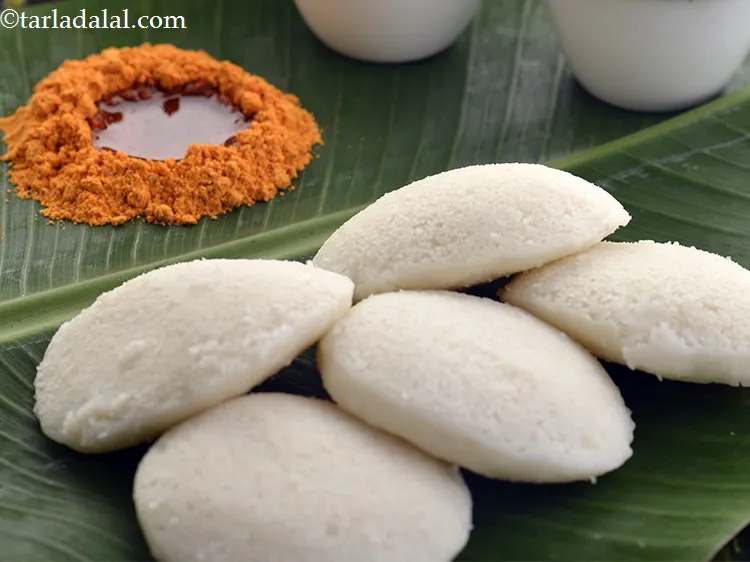 Step 17 – <strong>Idli podi</strong>/ <strong>Milagai podi</strong> is generally mixed with ghee, sesame oil or garlic infused oil …