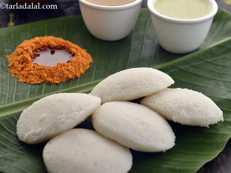 Step 17 – <strong>Idli podi/ Milagai podi </strong>is generally mixed with ghee, sesame oil or garlic infused oil …