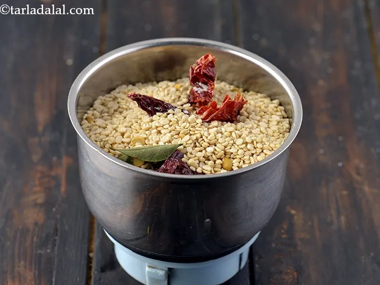 Step 14 – Transfer the <strong>Idli Podi </strong>mixture into a small mixer jar.