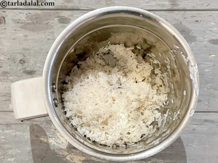 Step 29 – In a mixer, put the soaked&nbsp;rice.