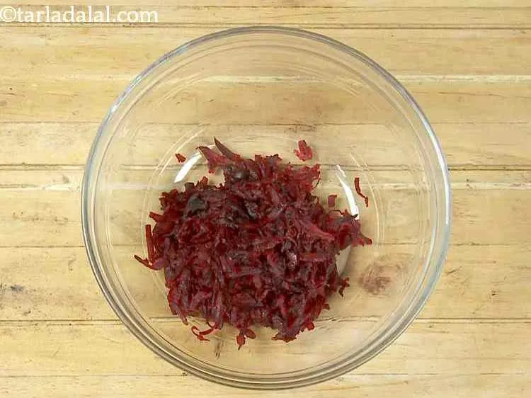 Step 2 – For the beetroot tikki mixture, take grated beetroot in a deep bowl.