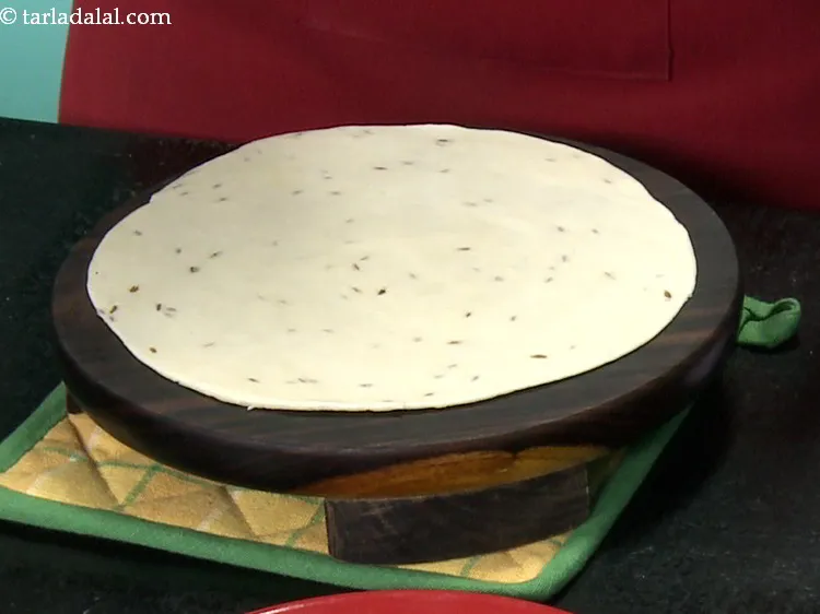 स्टेप 28 – इसे रोलिंग बोर्ड पर रखें और २०० मि। मी। (८&rdquo;) …