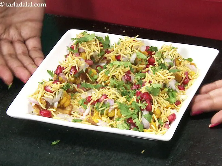 स्टेप 42 – १ टेबलस्पून धनिया से गार्निश करें।