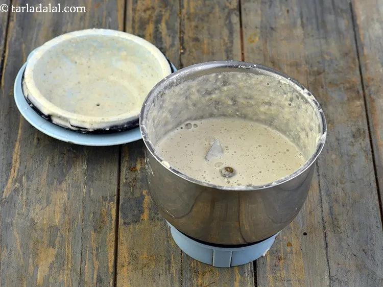 स्टेप 4 – सुनिश्चित करें कि मिश्रण चिकना हो। मिश्रण करते समय बचे …