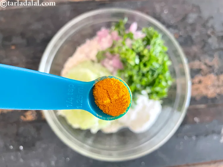 Step 19 – Add 1/4 tsp&nbsp;of&nbsp;<a href="glossary-turmeric-powder-haldi-645i">turmeric powder (haldi)</a>.