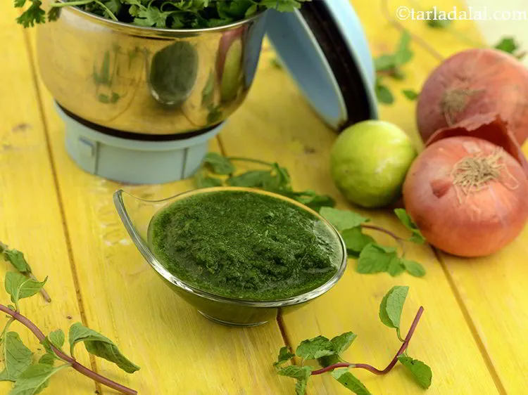 Step 25 – Serve <strong>mint coriander chutney | corainder mint chutney |&nbsp;</strong>immediately.&nbsp;