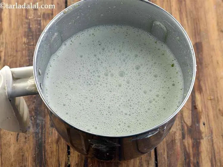 स्टेप 12 – एक बार फिर से पीस लें और आपकी झागदार <strong>मिन्ट …