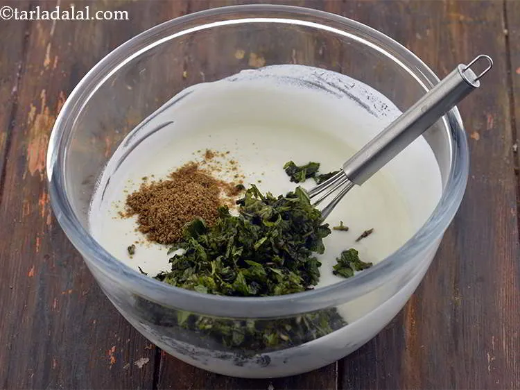 स्टेप 10 – अब, पुदीना रायता में मनचाहे स्वाद के लिए जीरा पाउडर …