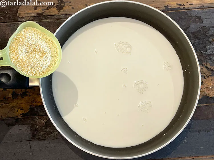 स्टेप 5 – १/२ कप <a href=""https://www.tarladalal.com/glossary-couscous-cous-cous-hindi-2784i"" target=""_blank"">कूसकूस</a> डालें। आप चाहें तो इस …