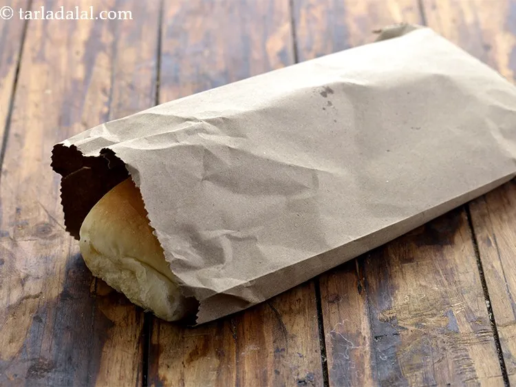 Step 39 – We are showing you how&nbsp;<strong>Mumbai roadside Misal Pav</strong> is packed and looked. As in 2019, …