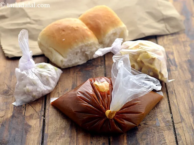 Step 40 – The&nbsp;<strong>Mumbai roadside Misal Pav&nbsp;</strong>constists of 4 items of which 3 items are packed in small …