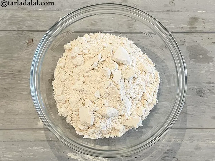 स्टेप 2 – <strong>पंजाबी मिस्सी रोटी</strong> के आटे के लिए | <strong>पंजाबी मिस्सी …